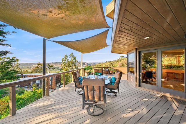441 Holmwood Lane, Solana Beach, CA 92075