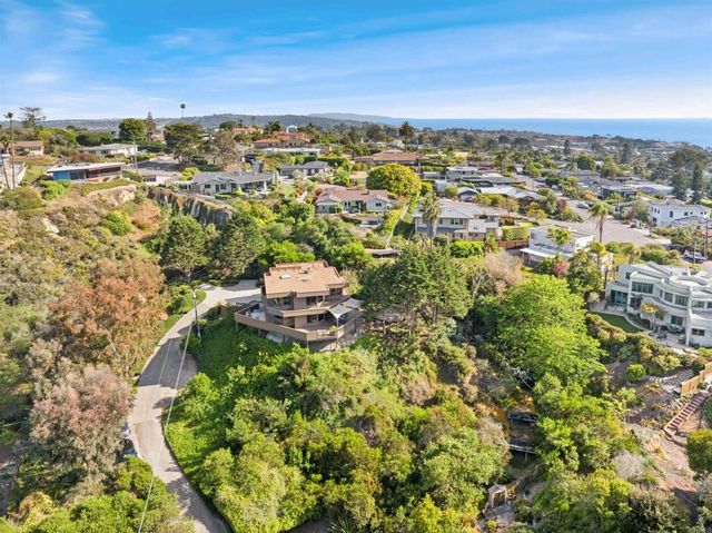 441 Holmwood Lane, Solana Beach, CA 92075
