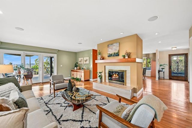 441 Holmwood Lane, Solana Beach, CA 92075