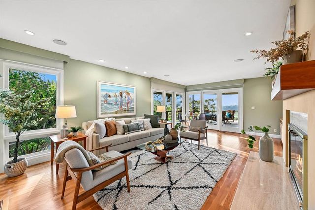 441 Holmwood Lane, Solana Beach, CA 92075