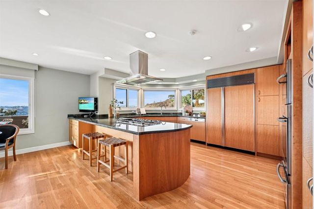 441 Holmwood Lane, Solana Beach, CA 92075