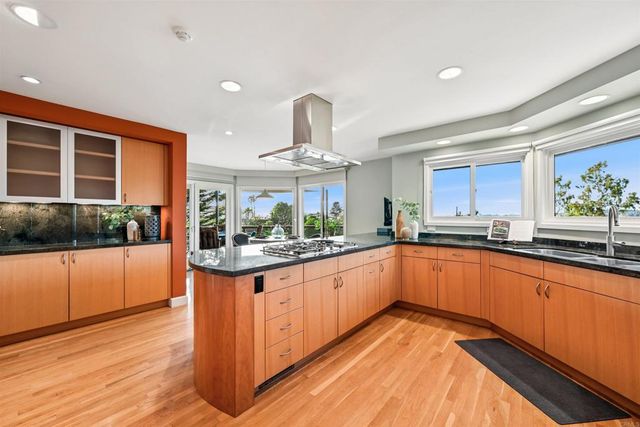 441 Holmwood Lane, Solana Beach, CA 92075