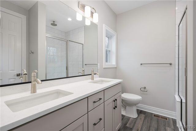 4 Fieldstream Lane, Lancaster, NY 14086