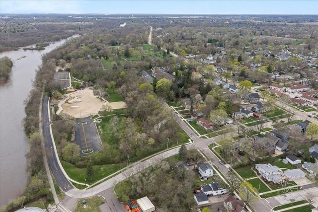 304 S Water Street, Batavia, IL 60510