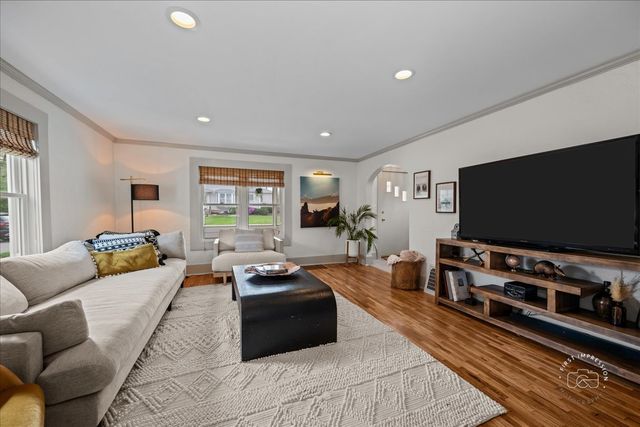 304 S Water Street, Batavia, IL 60510