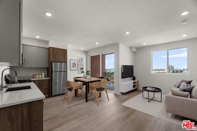 719 S Hoover 608, Los Angeles, CA 90005