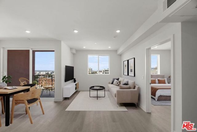 719 S Hoover 608, Los Angeles, CA 90005