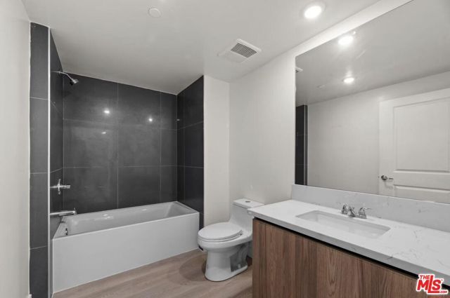 719 S Hoover 608, Los Angeles, CA 90005