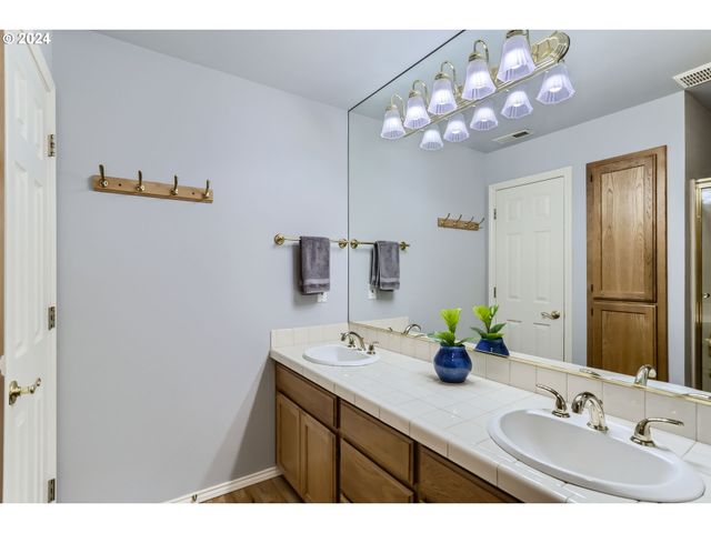 28635 Sw ROGER Blvd 70, Wilsonville, OR 97070