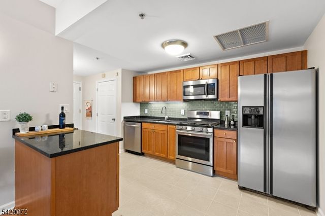 143 Morgan St 7E, Jersey City, NJ 07302