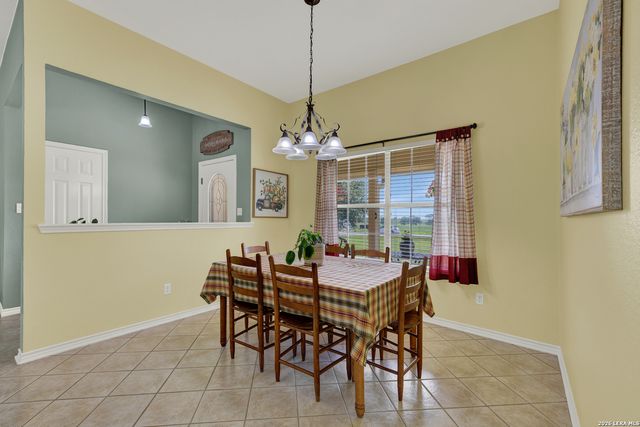 175 CREEKWOOD DR, Gonzales, TX 78629