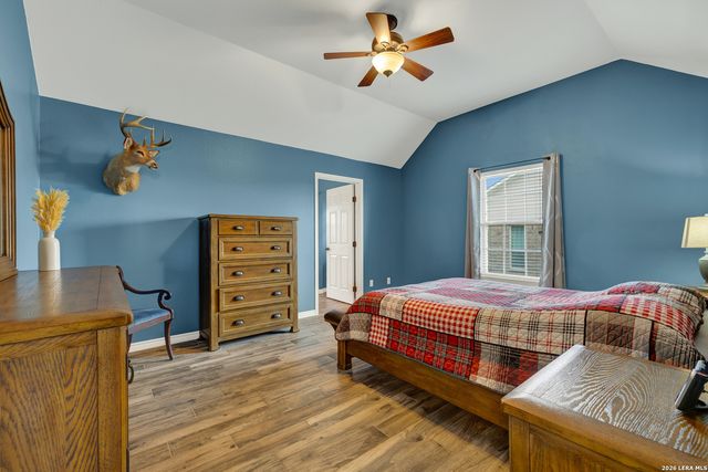 175 CREEKWOOD DR, Gonzales, TX 78629