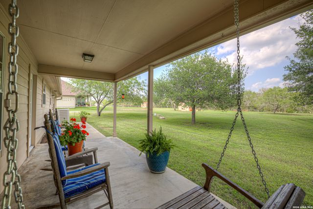 175 CREEKWOOD DR, Gonzales, TX 78629
