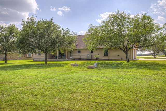 175 CREEKWOOD DR, Gonzales, TX 78629