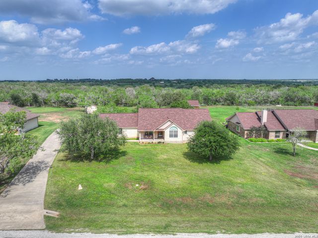 175 CREEKWOOD DR, Gonzales, TX 78629