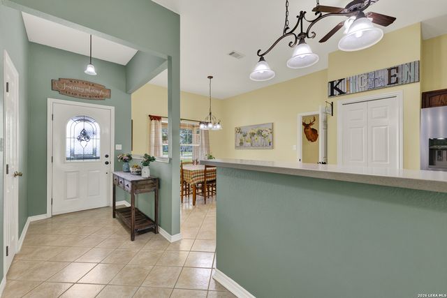 175 CREEKWOOD DR, Gonzales, TX 78629