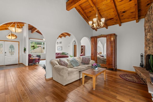 609 MARK Drive NE, Albuquerque, NM 87123