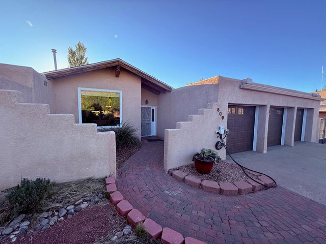 609 MARK Drive NE, Albuquerque, NM 87123