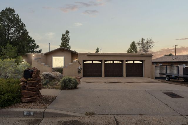 609 MARK Drive NE, Albuquerque, NM 87123