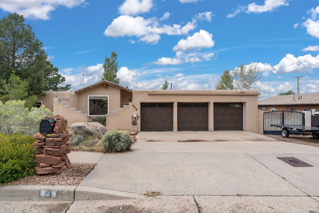 609 MARK Drive NE, Albuquerque, NM 87123