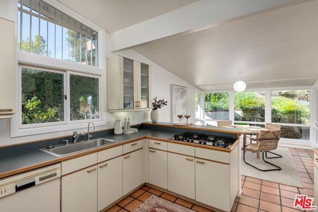 3134 Lucinda Lane, Santa Barbara, CA 93105