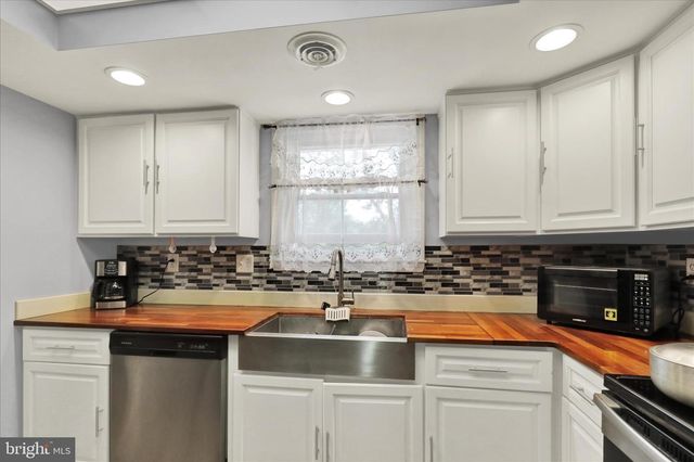3020 ELM RD, Reading, PA 19605