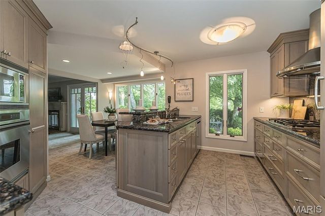 15166 Chamisal Drive, Chesterfield, MO 63017