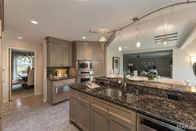 15166 Chamisal Drive, Chesterfield, MO 63017