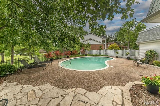 15166 Chamisal Drive, Chesterfield, MO 63017