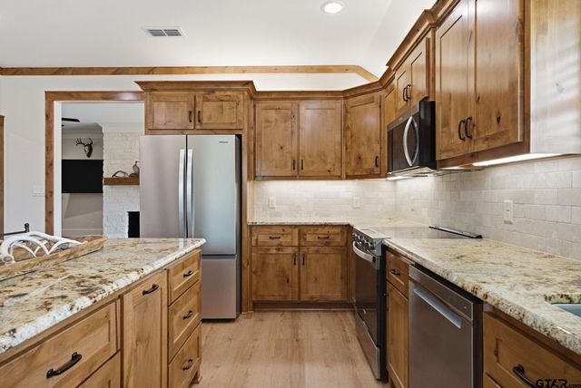 15099 Fargo Dr, Chandler, TX 75758