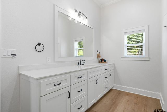 15099 Fargo Dr, Chandler, TX 75758