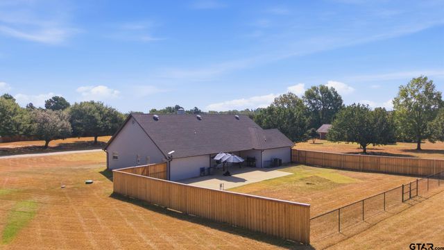 15099 Fargo Dr, Chandler, TX 75758