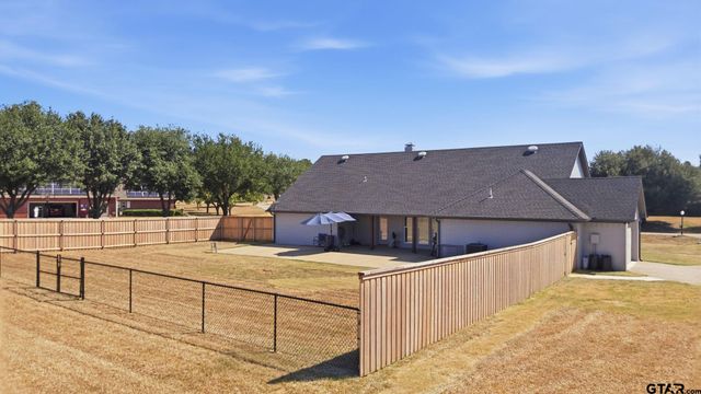 15099 Fargo Dr, Chandler, TX 75758