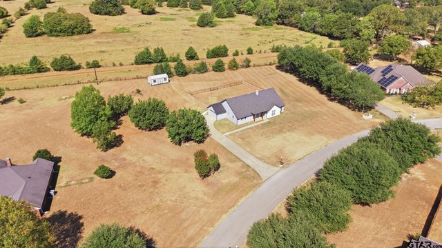 15099 Fargo Dr, Chandler, TX 75758
