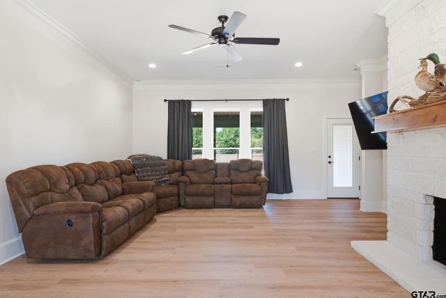 15099 Fargo Dr, Chandler, TX 75758