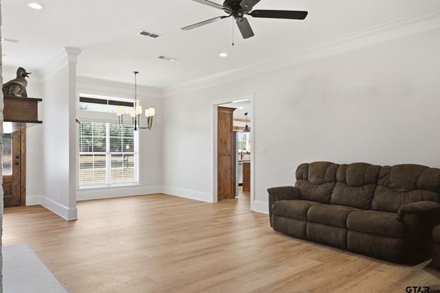 15099 Fargo Dr, Chandler, TX 75758