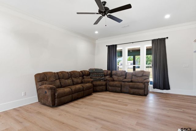 15099 Fargo Dr, Chandler, TX 75758