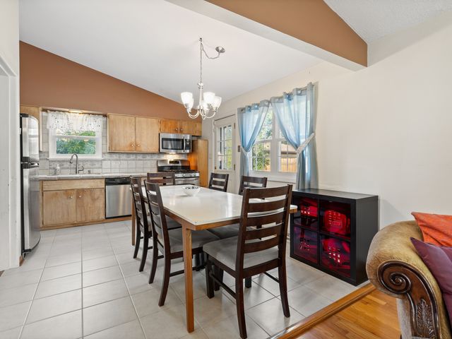 82 S Lodge Lane, Lombard, IL 60148