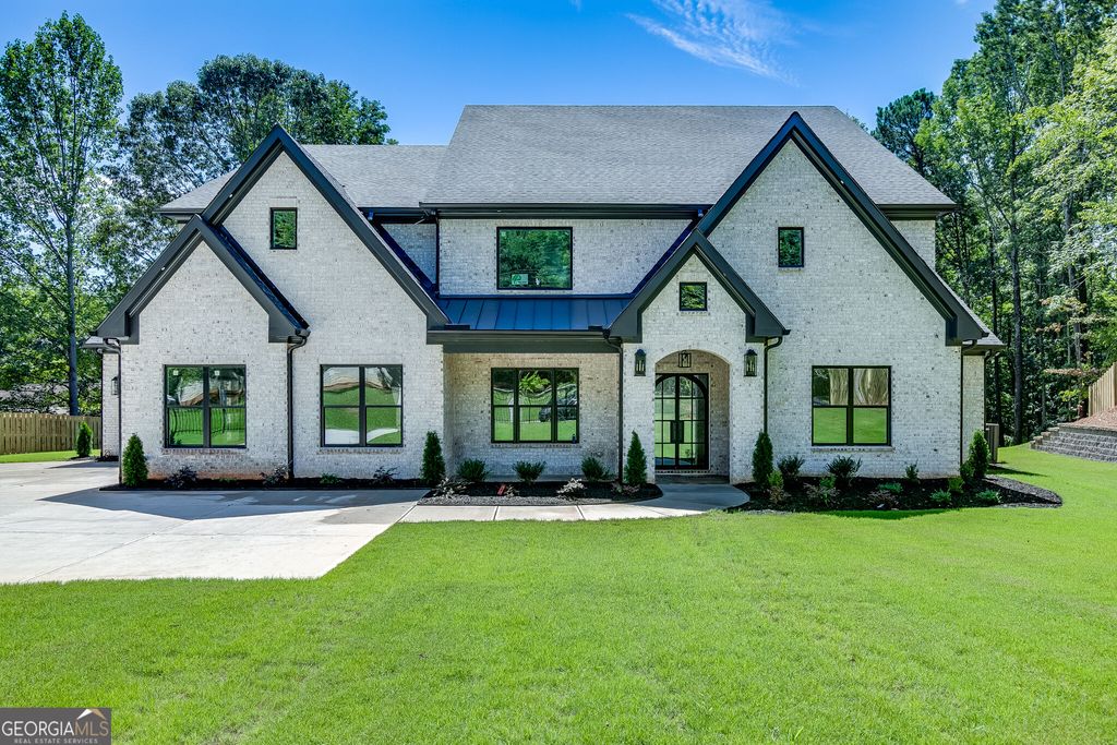 5222 L J Martin Drive, Gainesville, GA 30507