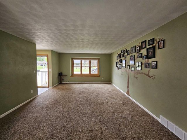 1304 BUCHANAN COURT, Kaukauna, WI 54130