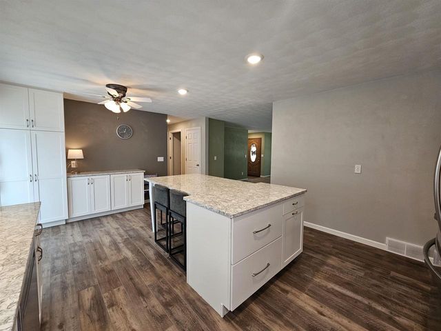 1304 BUCHANAN COURT, Kaukauna, WI 54130