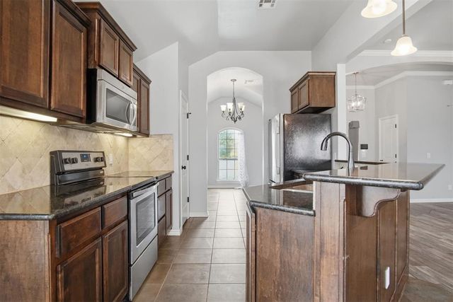 1008 Laurel Creek Drive, Yukon, OK 73099