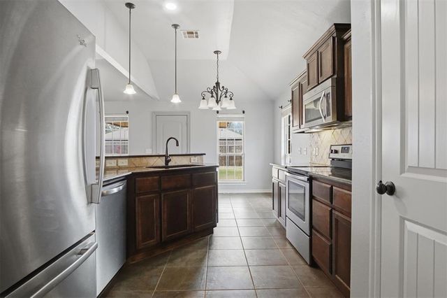 1008 Laurel Creek Drive, Yukon, OK 73099