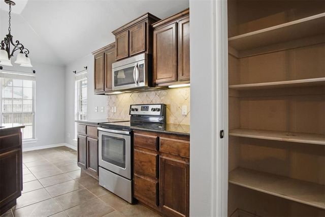 1008 Laurel Creek Drive, Yukon, OK 73099