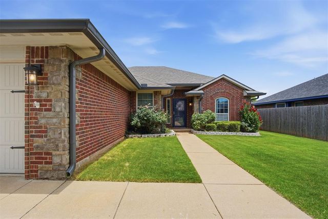 1008 Laurel Creek Drive, Yukon, OK 73099