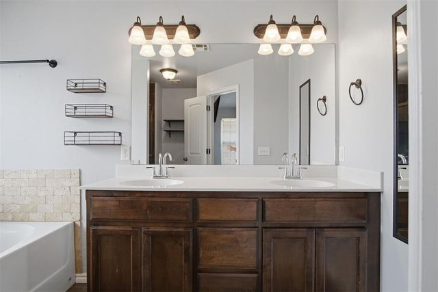 1008 Laurel Creek Drive, Yukon, OK 73099