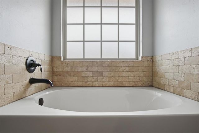 1008 Laurel Creek Drive, Yukon, OK 73099