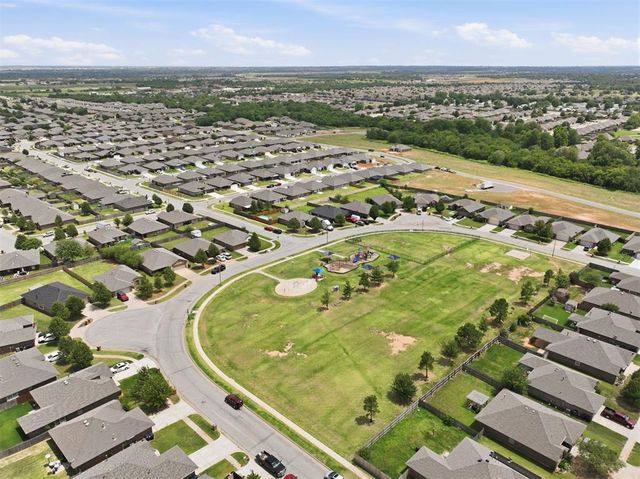 1008 Laurel Creek Drive, Yukon, OK 73099