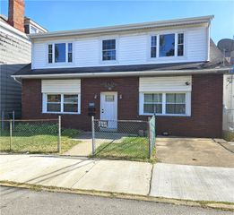 12 E Meyers St, Carrick, PA 15210