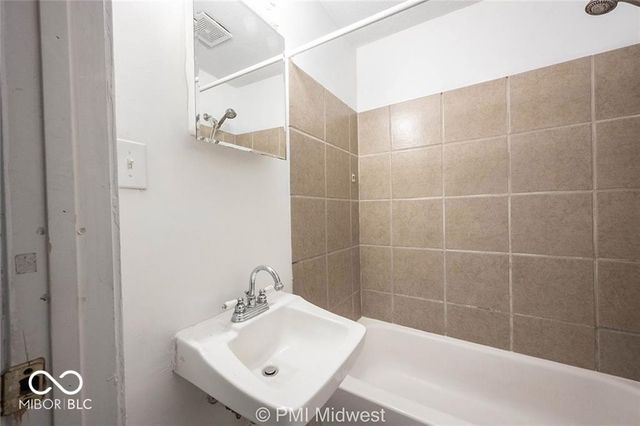 1450 N Gladstone Avenue, Indianapolis, IN 46201